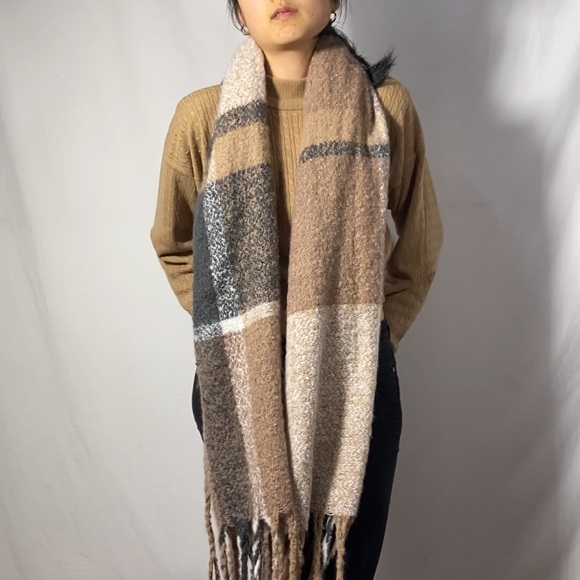 Vintage Accessories - SALE Chunky Knit Khakis Tan Plaid Scarf